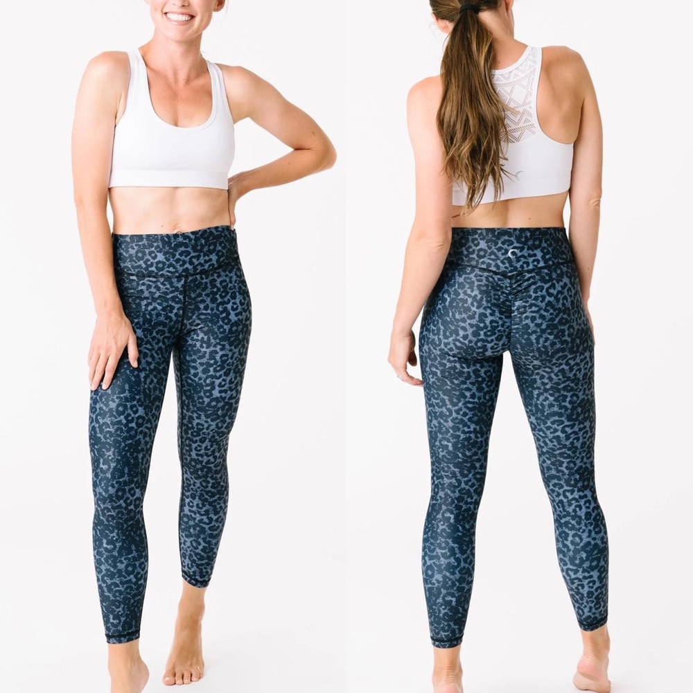 Zyia Active Stone Leopard Scrunchy Light n Luxe 7/8 24” Leggings